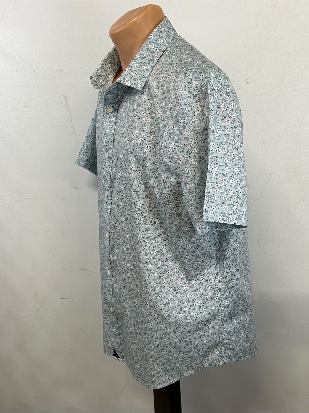 UNTUCKit short sleeve button down shirt.  XL - Picture 4 of 6